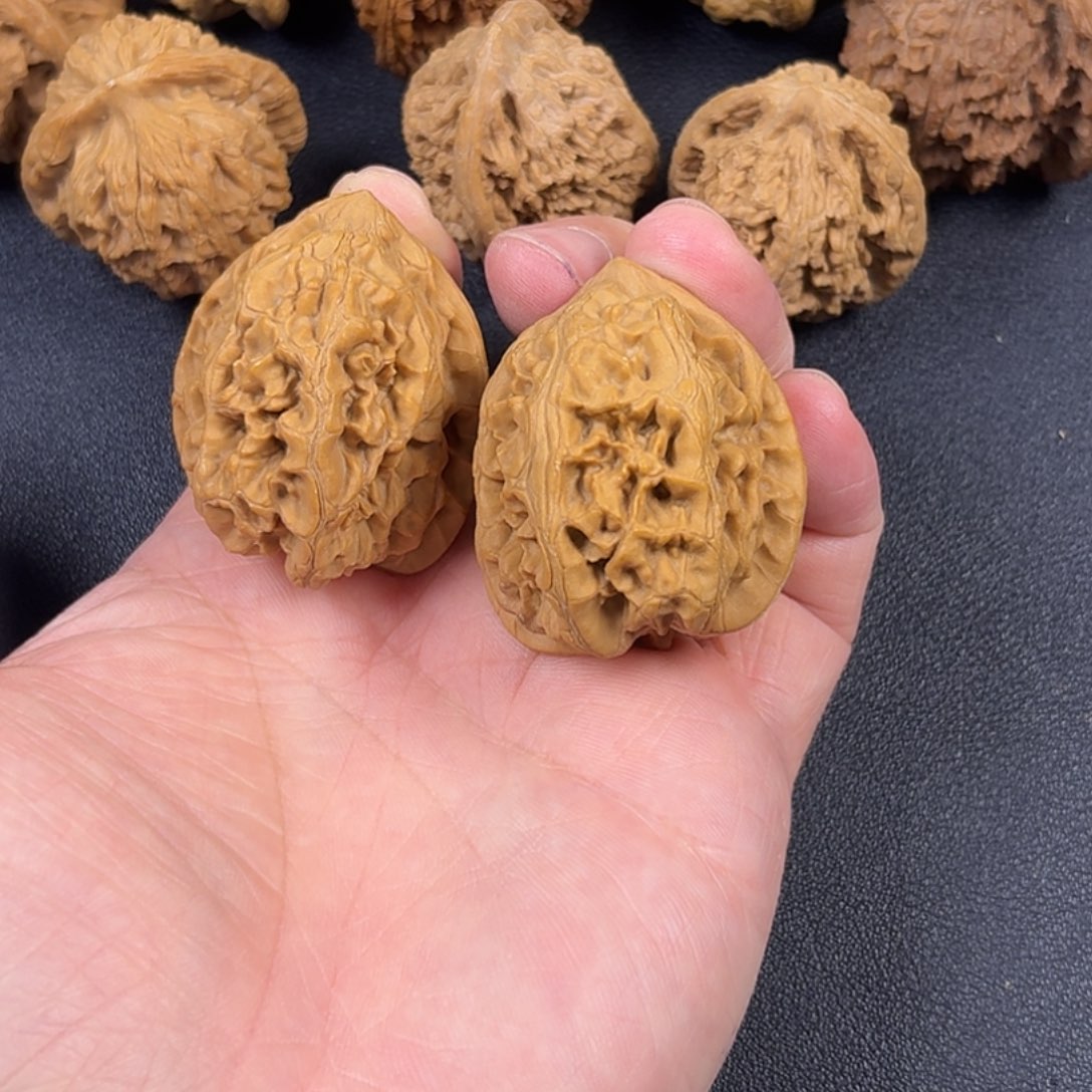 W***e吊坠文玩核桃火苗