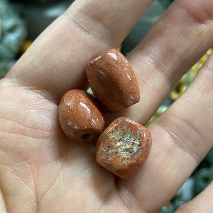 未镶嵌岫岩河磨玉（透闪石质玉）把件