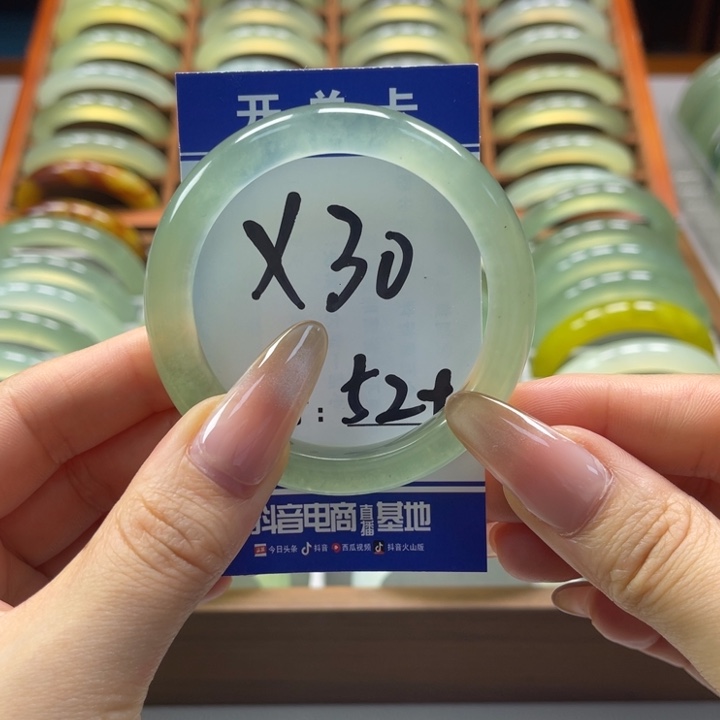 岫玉手镯未镶嵌d**t手镯