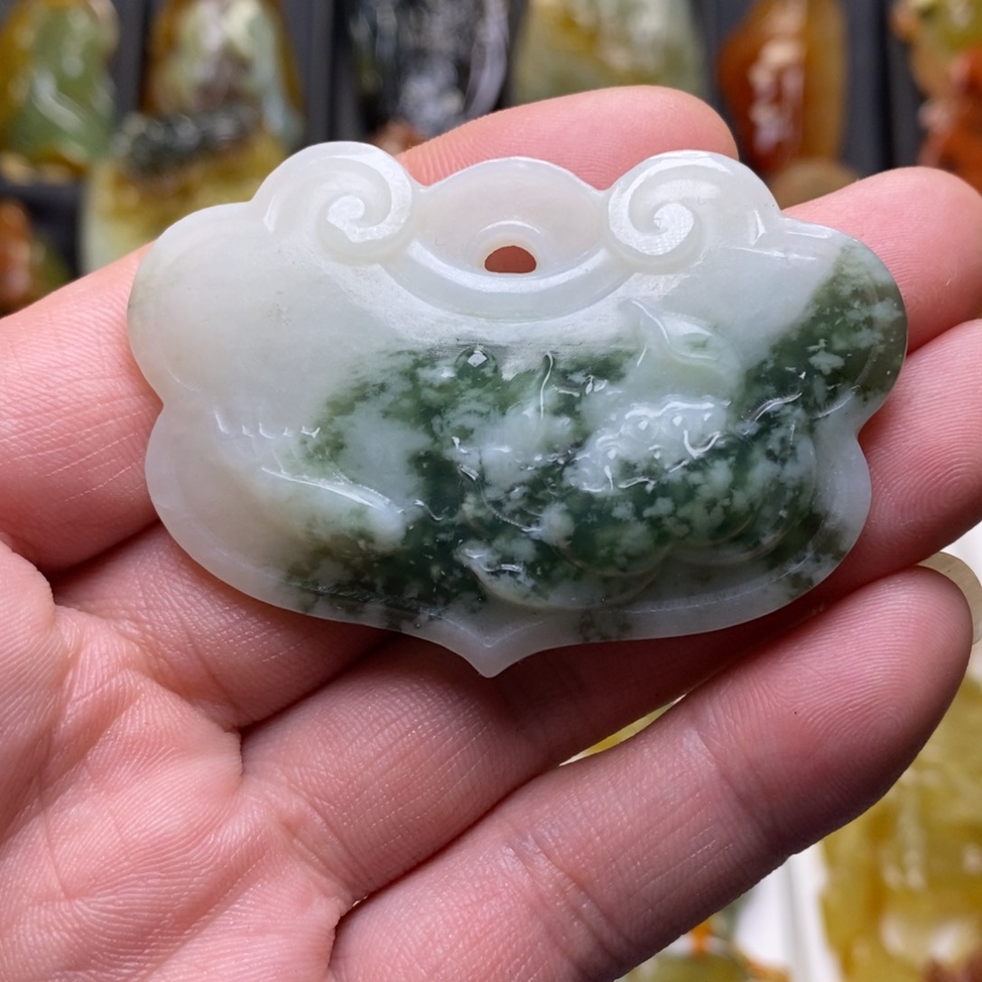 透闪石-蛇纹石玉颈饰未镶嵌