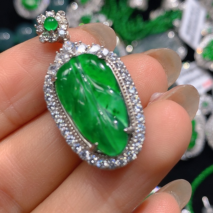 翡翠颈饰未镶嵌翡翠