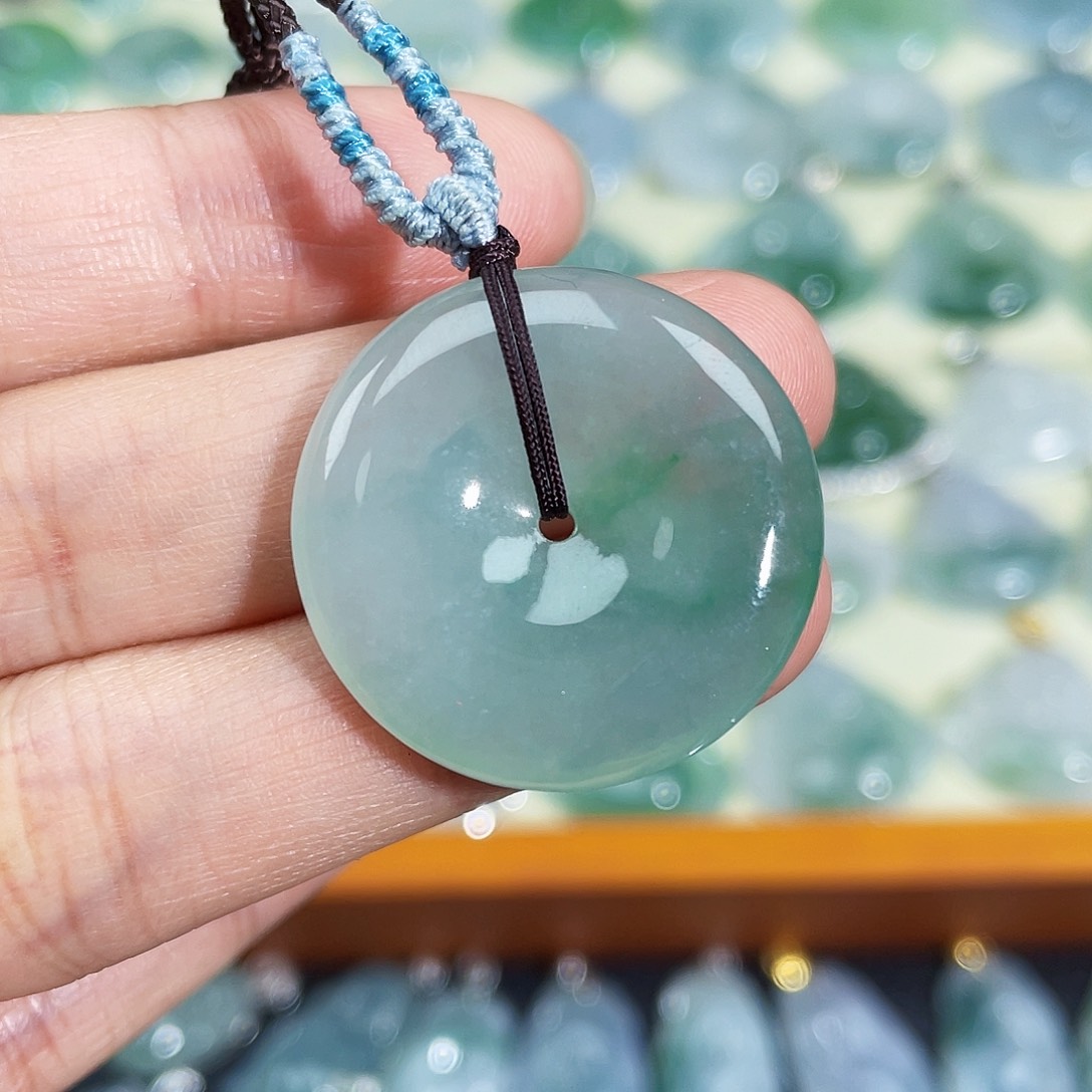 翡翠颈饰未镶嵌吊坠