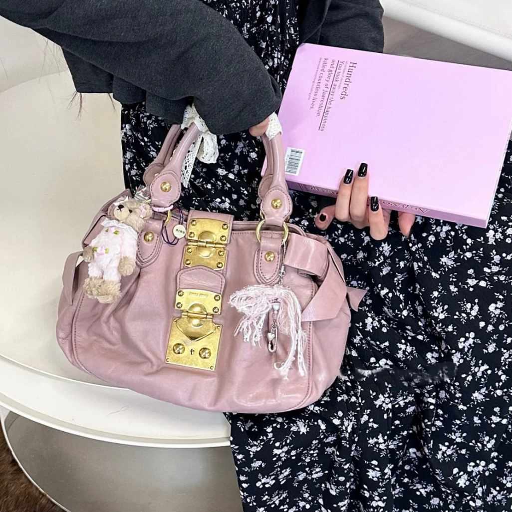 95新 MIU MIU/缪缪 95新雪粉色蝴蝶结油蜡机车手提包奢侈