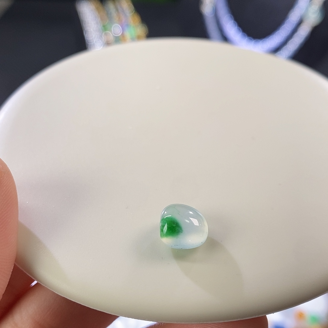 翡翠挂件未镶嵌随行