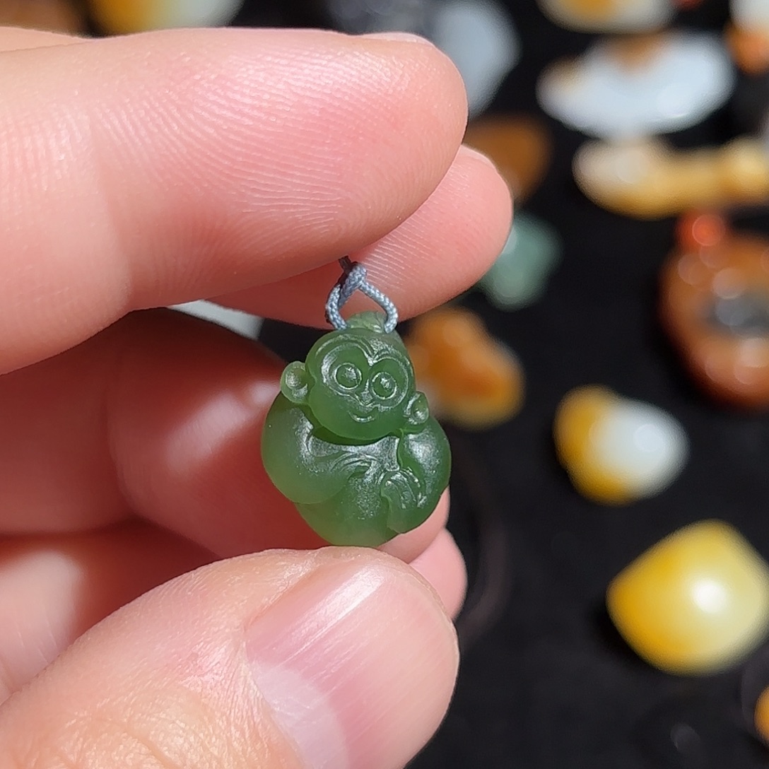 品***轩和田玉未镶嵌颈饰