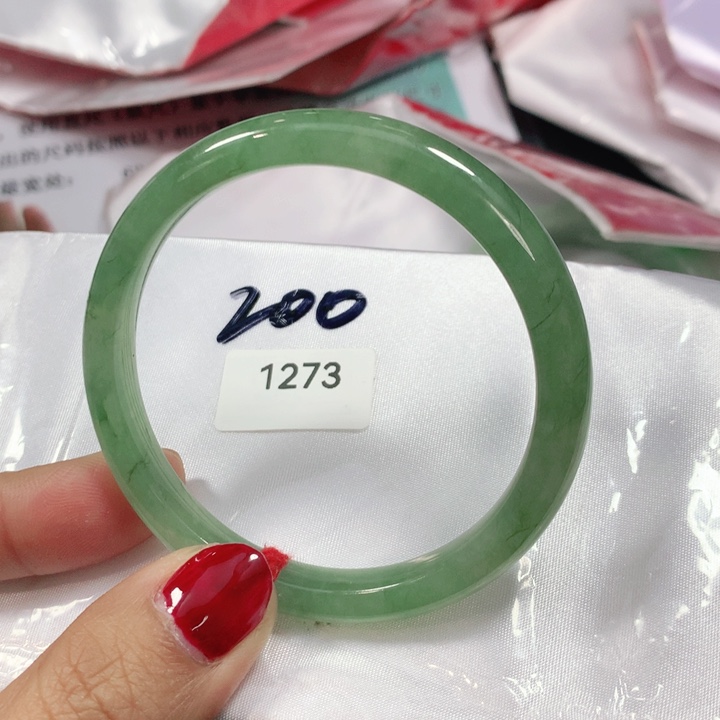 翡翠手镯未镶嵌一**意天然翡翠手镯02