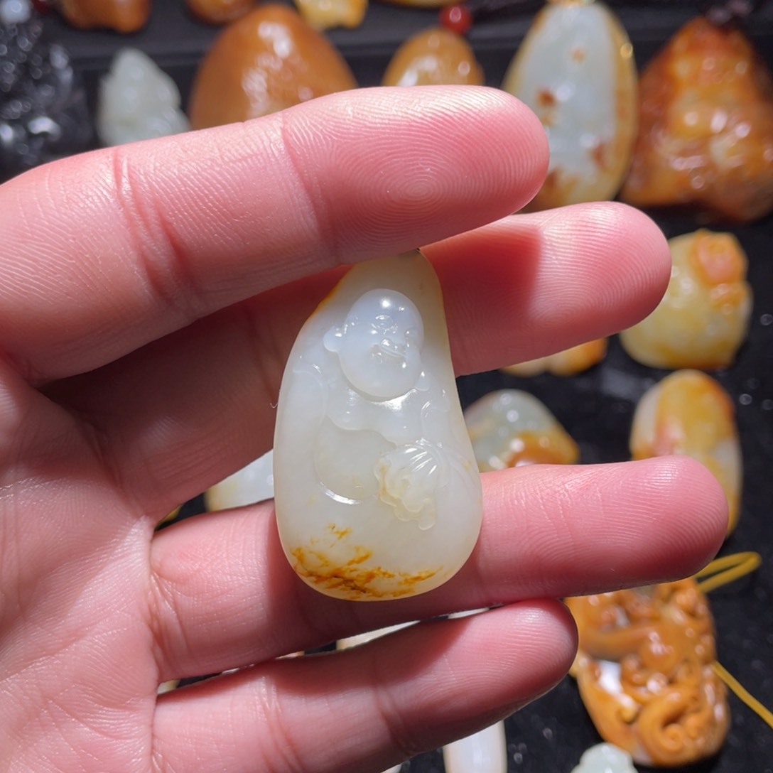 和田玉挂件未镶嵌晴****?