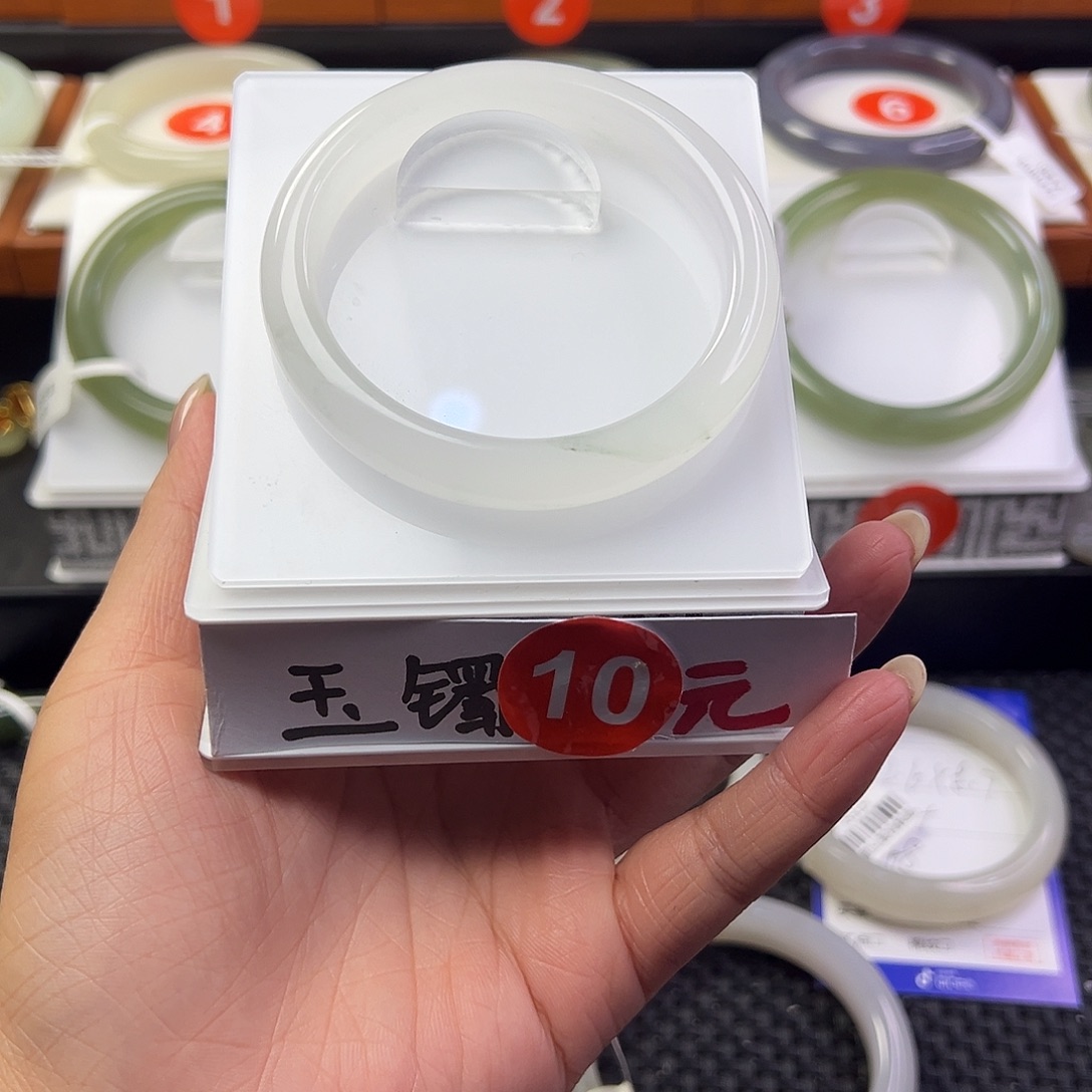 透闪石质玉未镶嵌手镯