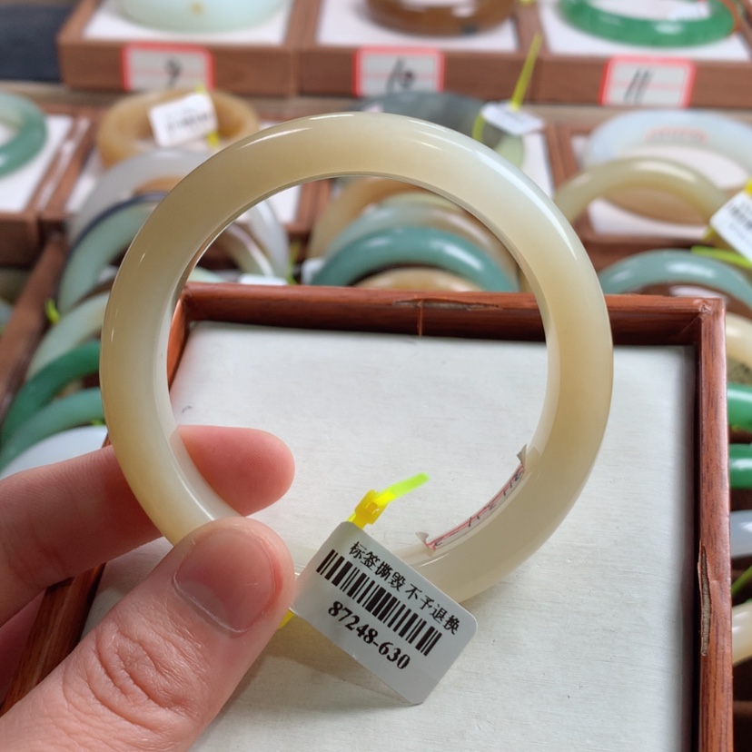 【闪购商品】和田玉手镯未镶嵌56.6