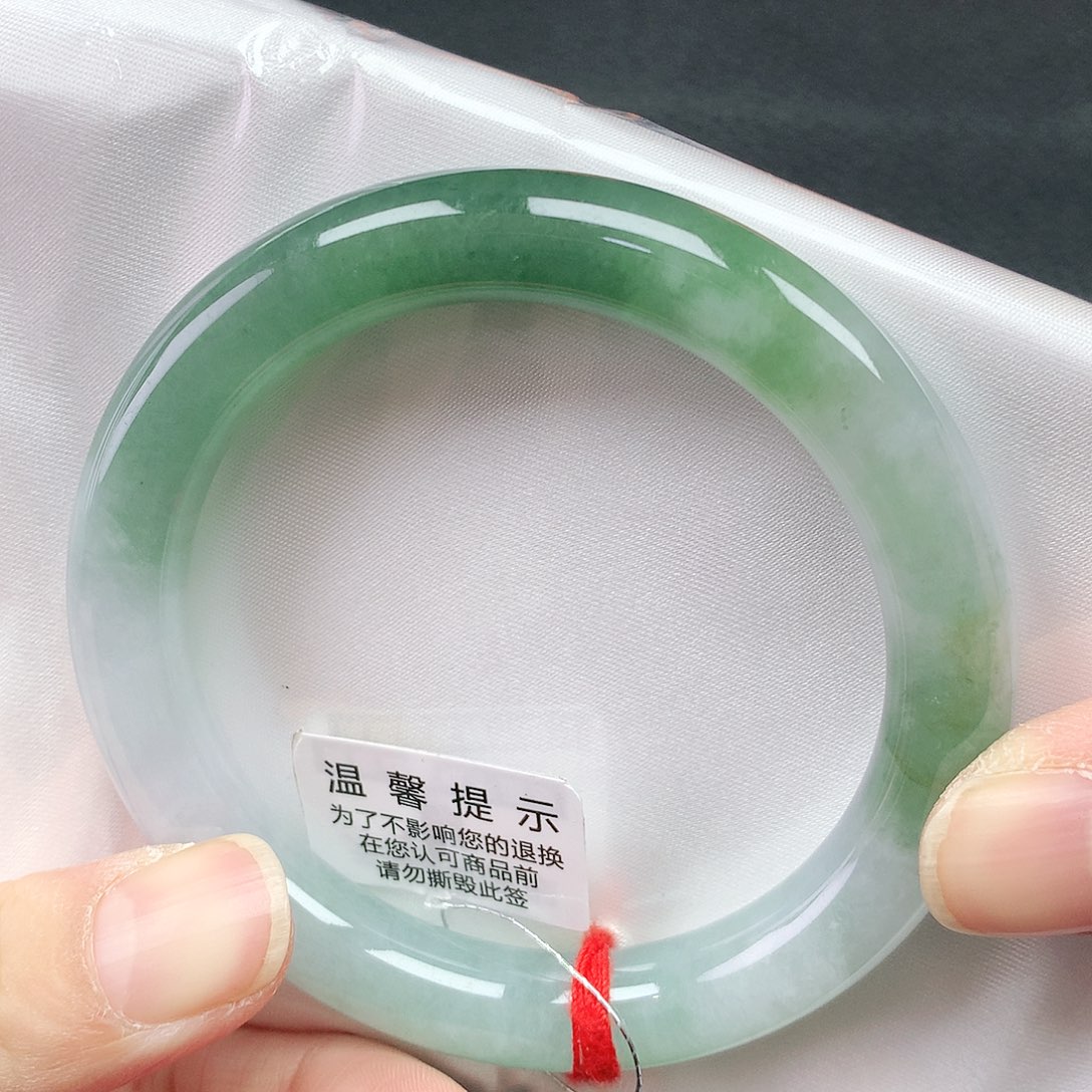 翡翠手镯未镶嵌54圈