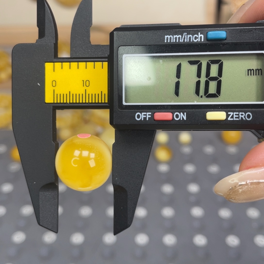 琥珀未镶嵌裸石105