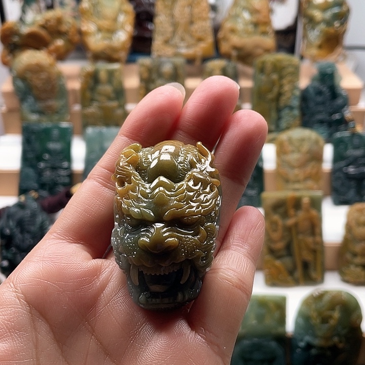 翡翠颈饰未镶嵌天然翡翠A货龙头