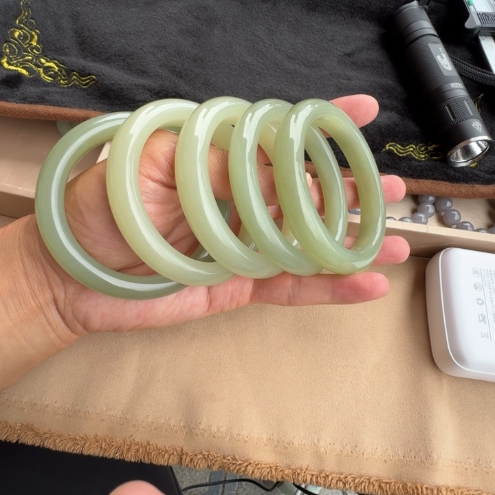 和田玉手镯未镶嵌多样发拍一发一