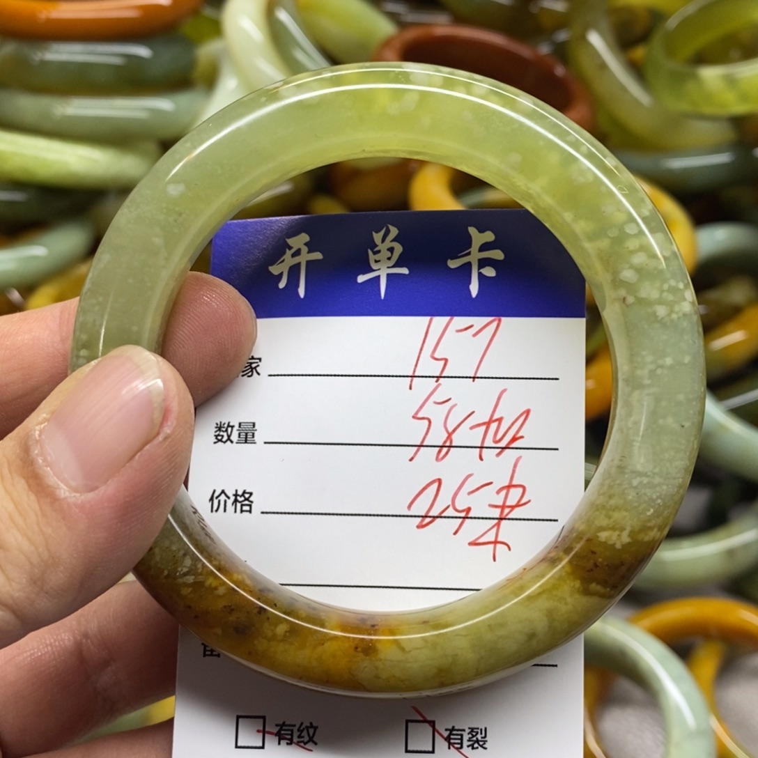 蛇纹石玉未镶嵌手镯