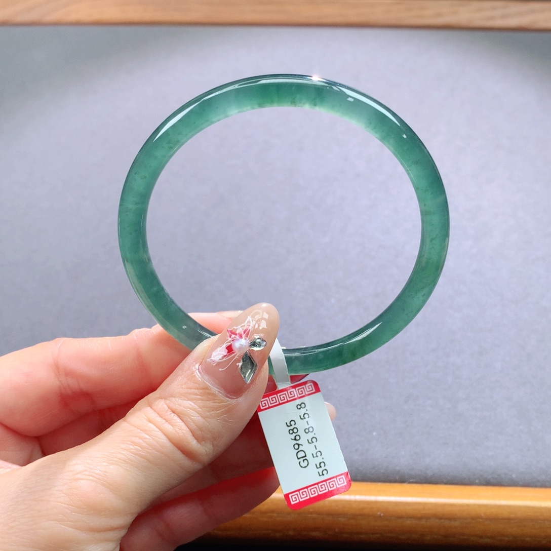 翡翠手镯未镶嵌天然翡翠手镯叮当镯