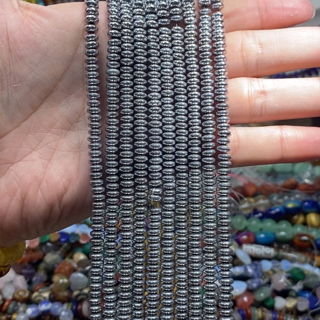 未镶嵌，2条黑胆石隔片6mm，石英质玉