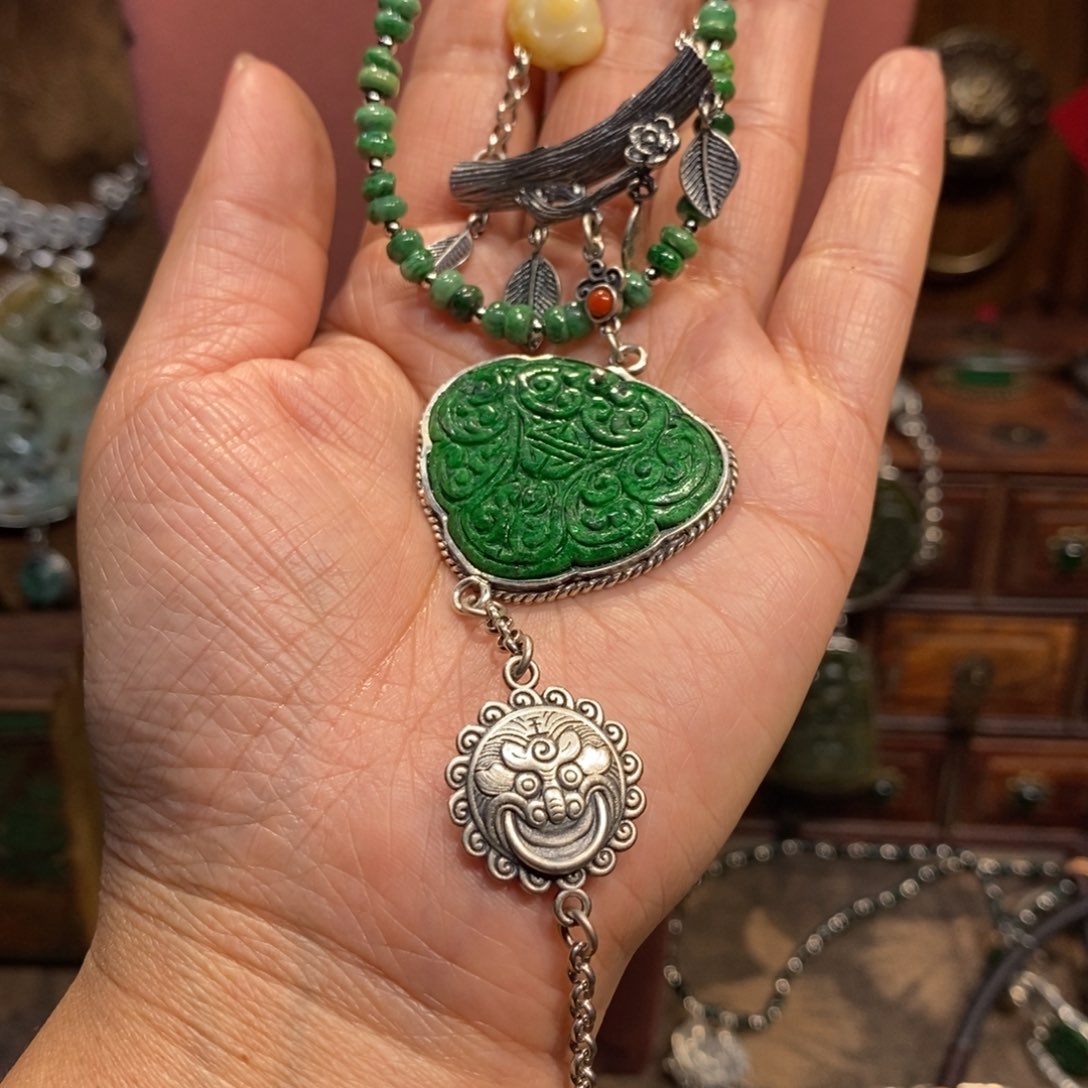 翡翠吊坠(赠链)未镶嵌