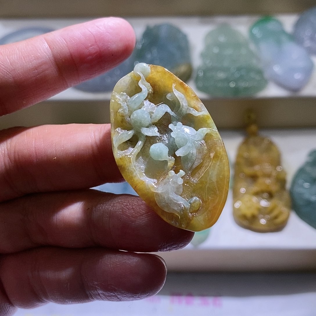 【闪购商品】翡翠颈饰未镶嵌金鱼