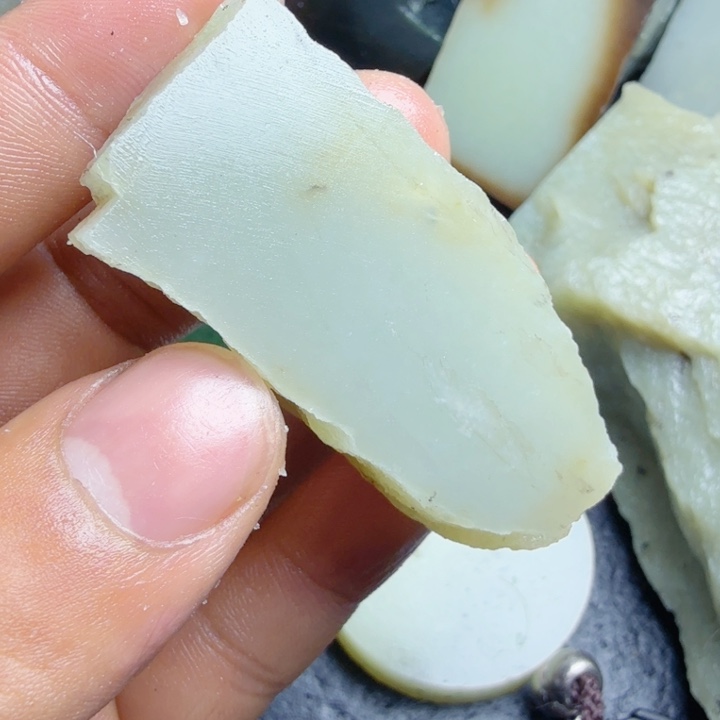 和田玉（糖玉）未镶嵌珠宝奇石