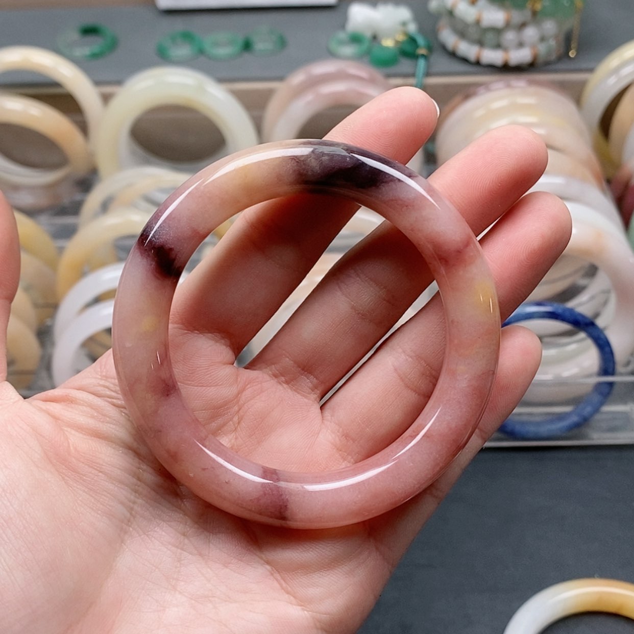 【闪购商品】石英质玉手镯未镶嵌邓****】