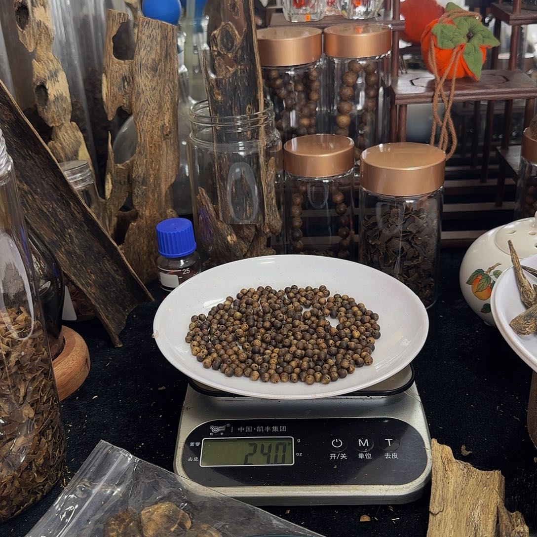 沉香碎屑沉香精品瑕疵珠05/24克