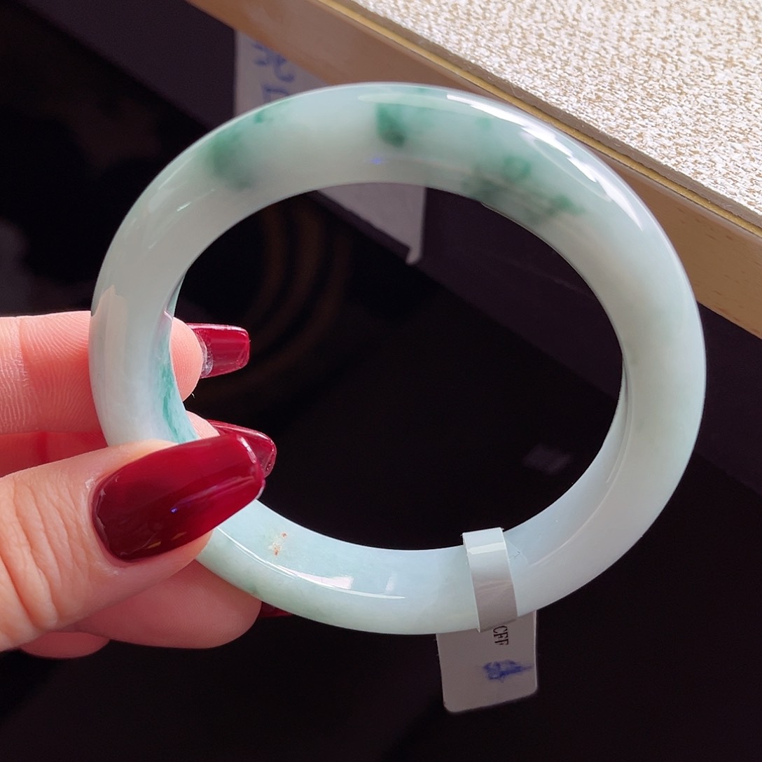 翡翠手镯未镶嵌手镯