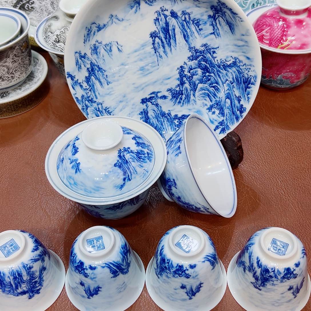 摆件景德镇陶瓷学院等单位联合举办了多项