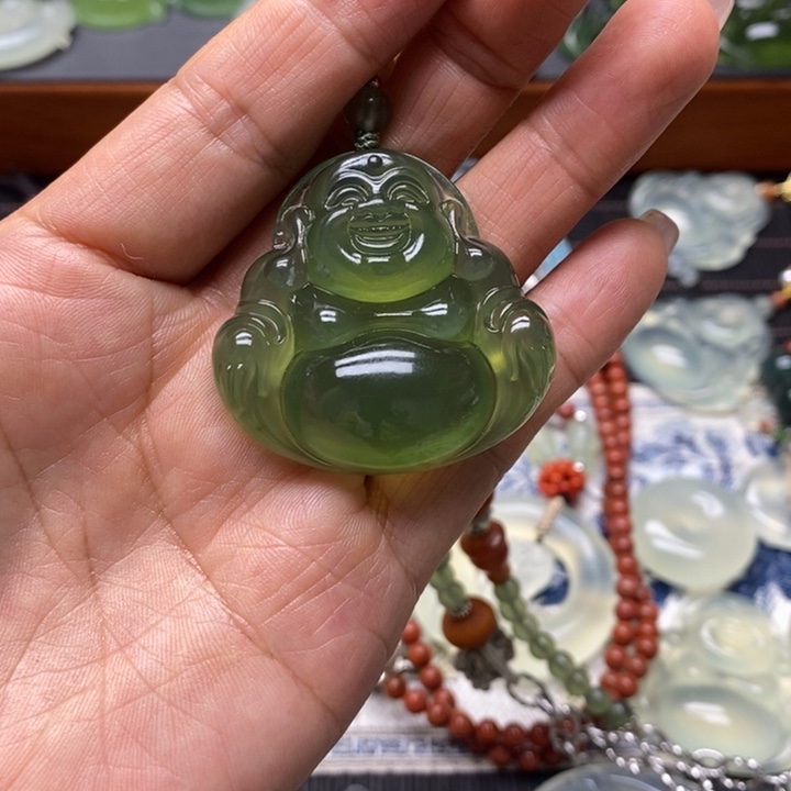 蛇纹石玉颈饰未镶嵌?**满