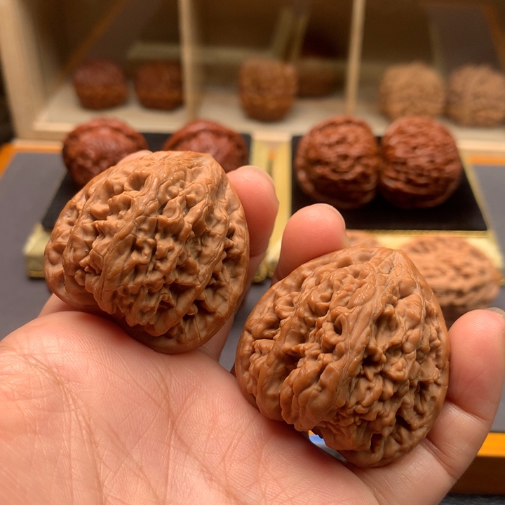 文玩核桃吊坠虎头王