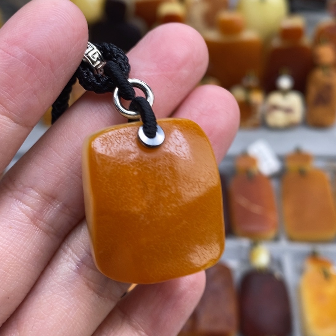 蜜蜡未镶嵌珠宝奇石