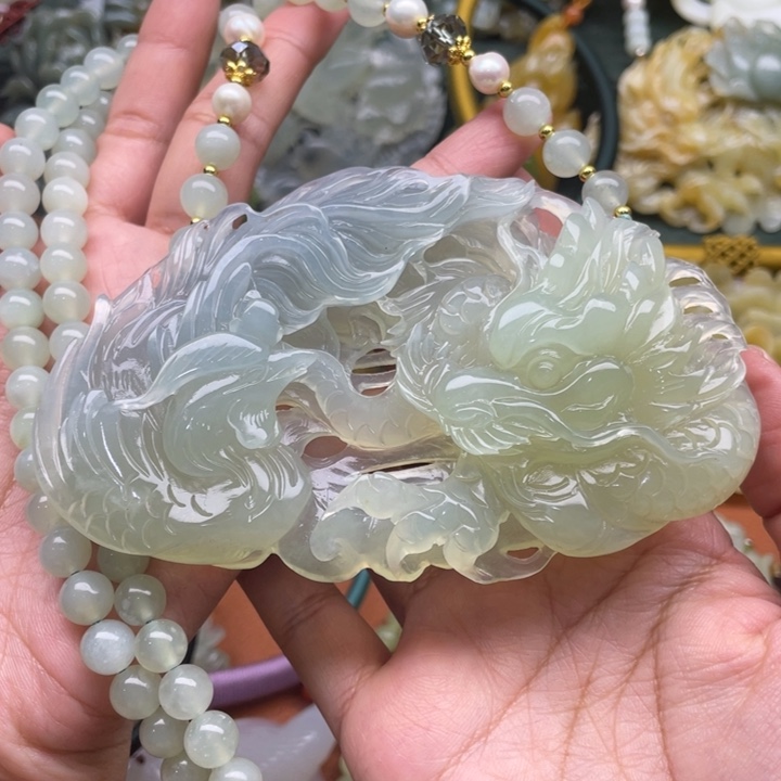 蛇纹石玉吊坠合金