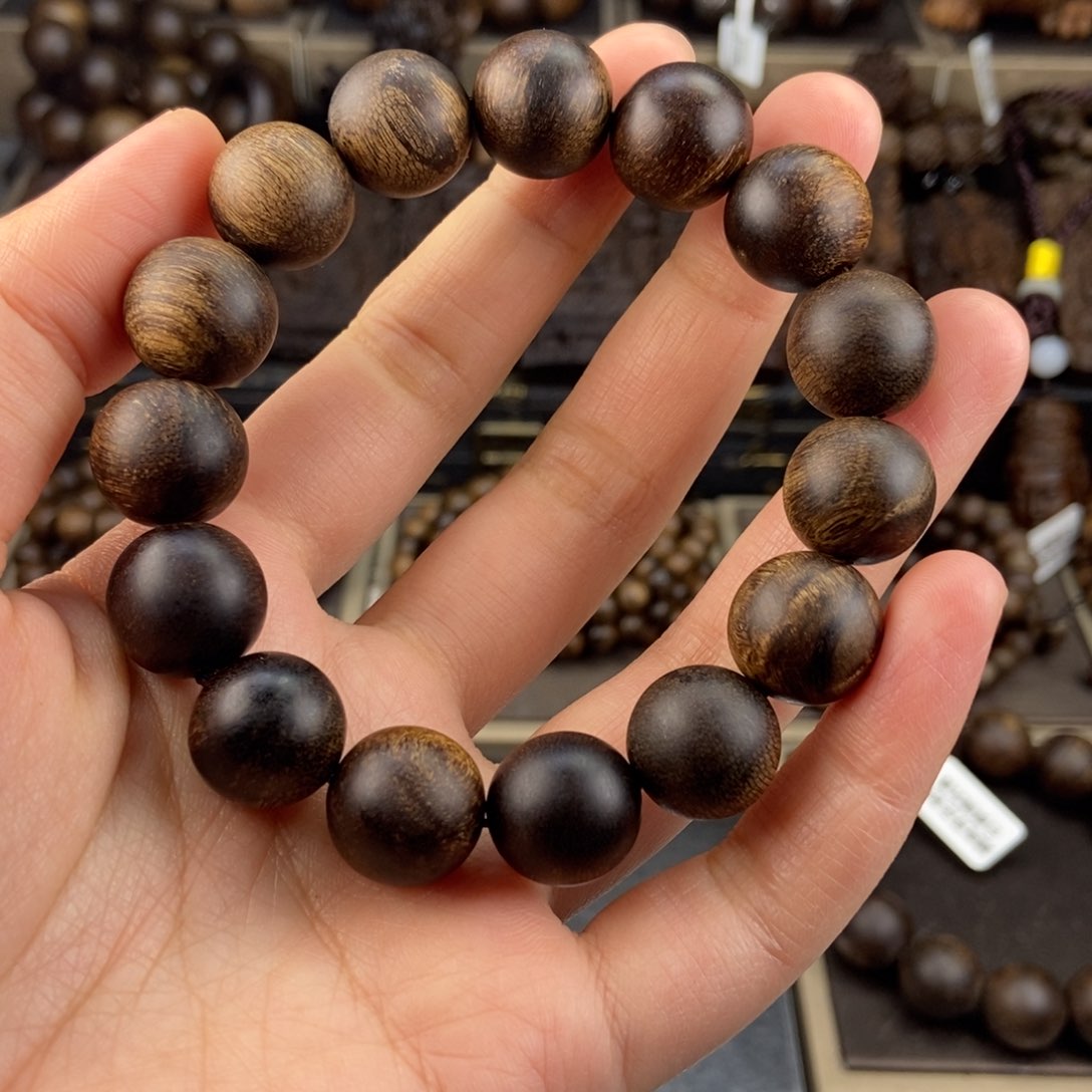 沉香手串?越南芽庄白棋楠玉化留疤