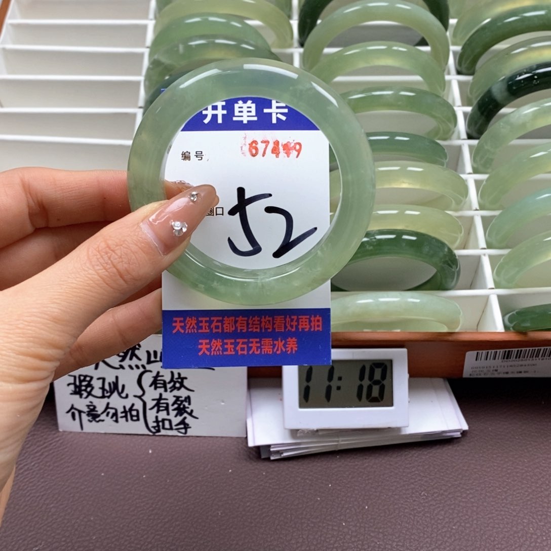 蛇纹石玉手镯未镶嵌