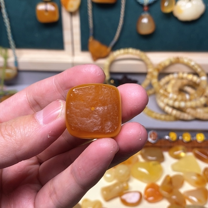 蜜蜡珠宝奇石未镶嵌来**力