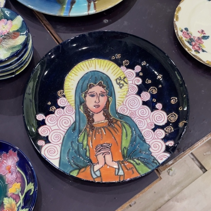 陶10寸盘子一个圣母