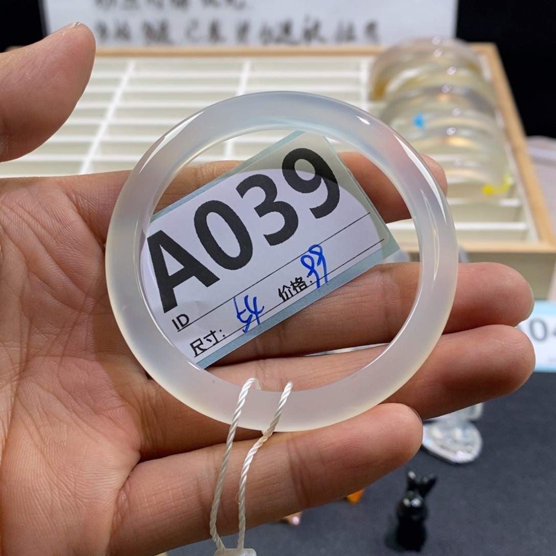 玛瑙/玉髓手镯未镶嵌5**z