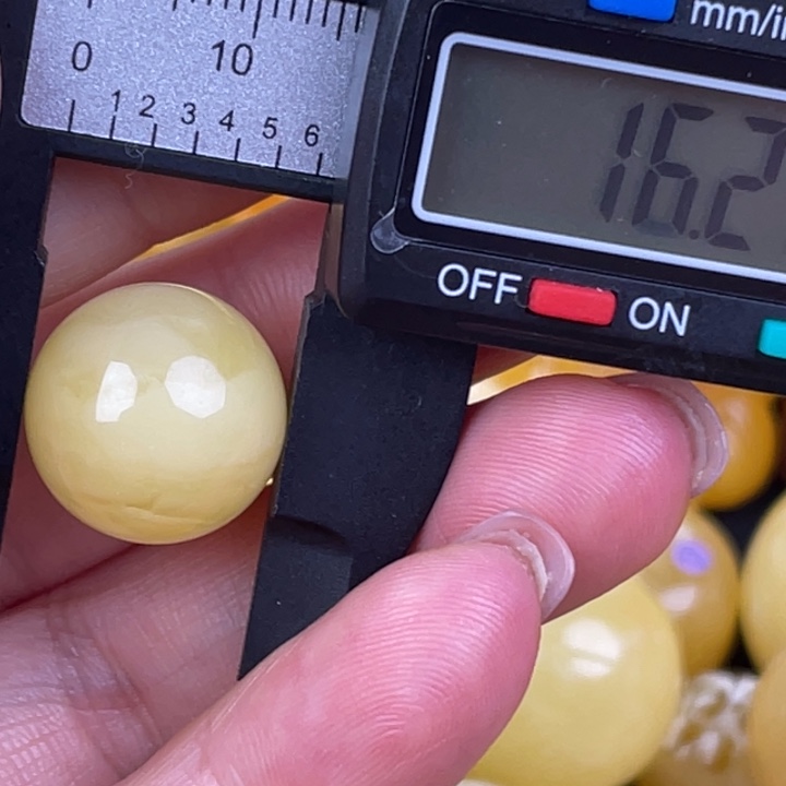 蜜蜡未镶嵌裸石144