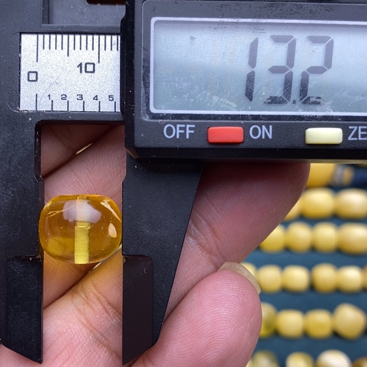 琥珀未镶嵌裸石58号13.3*10.6喇叭口微瑕