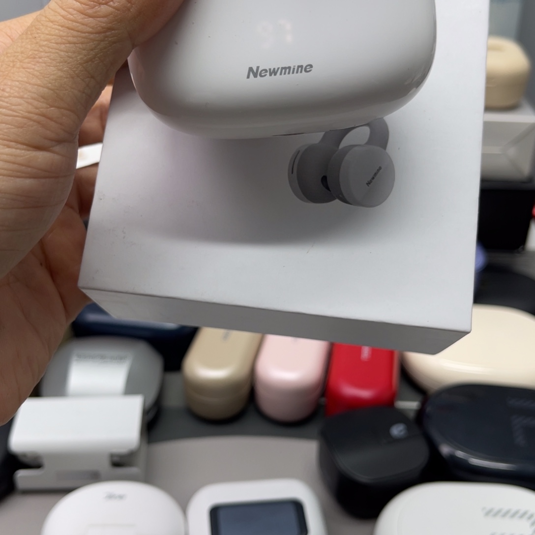 纽曼夹耳LY16白色