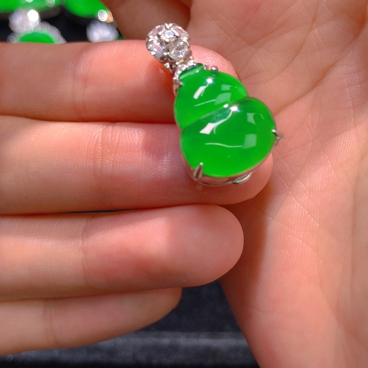 翡翠银S925镶嵌颈饰一个