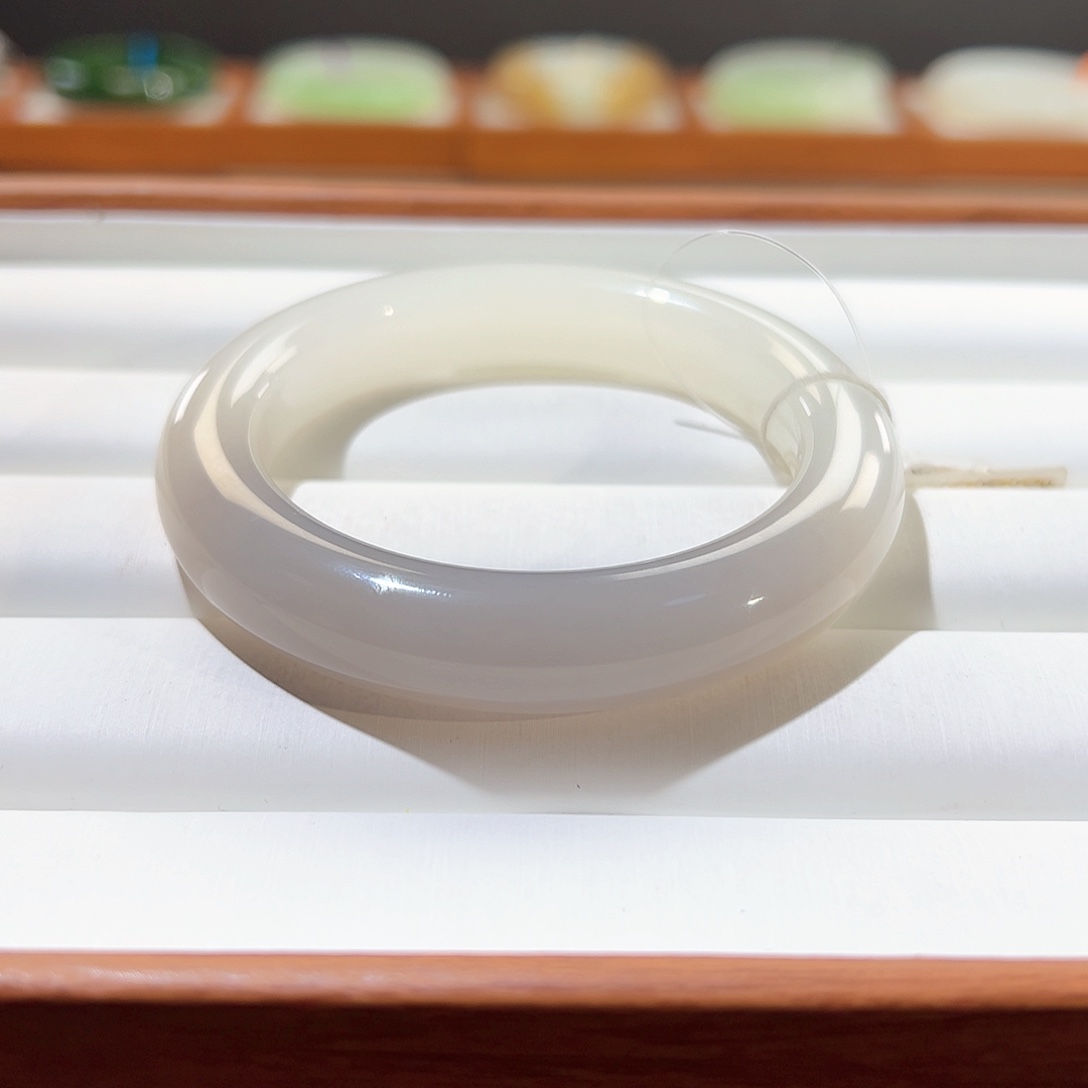 和田玉手镯未镶嵌紫白