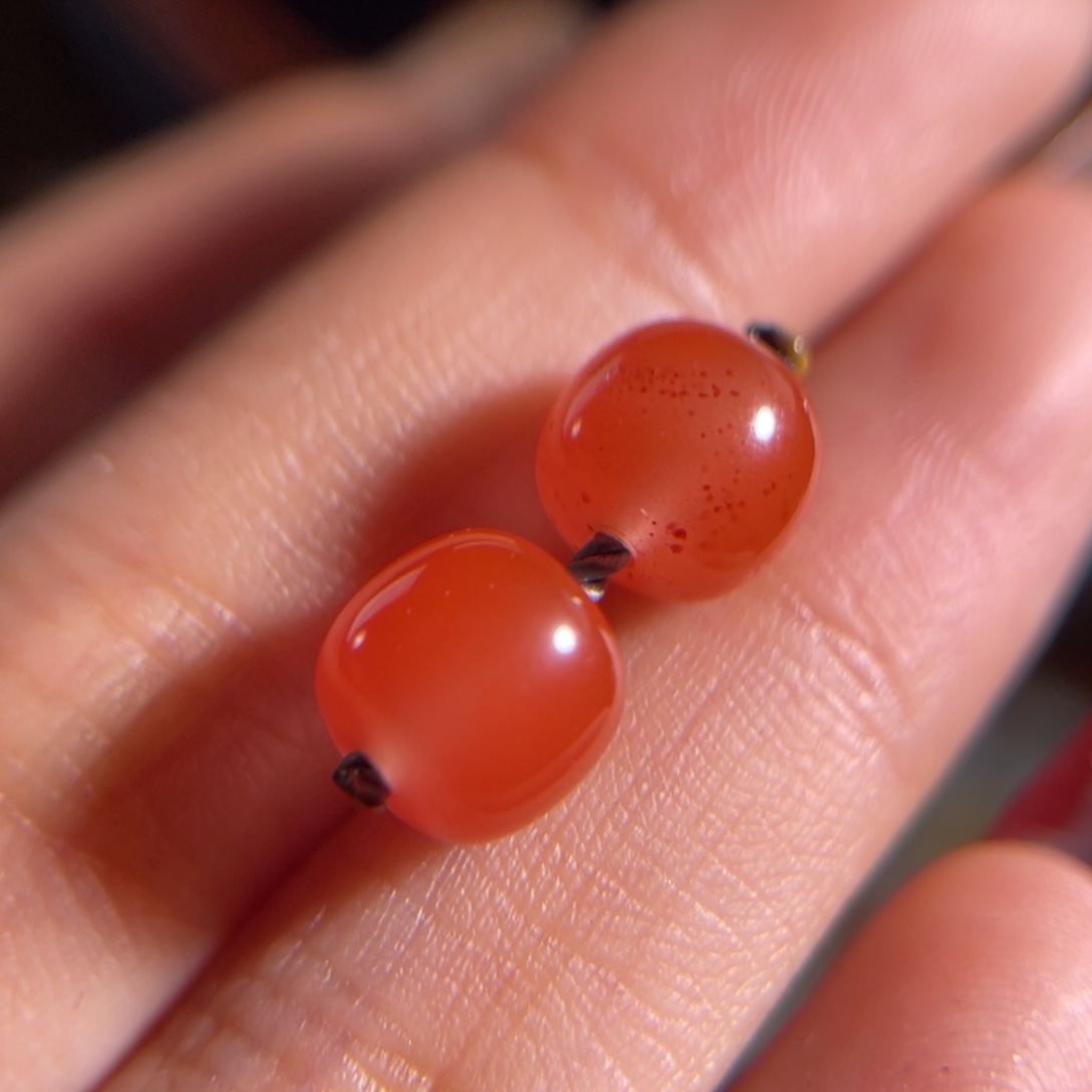 南红玛瑙大黑洞老型珠8*7.2mm未镶嵌不退不换