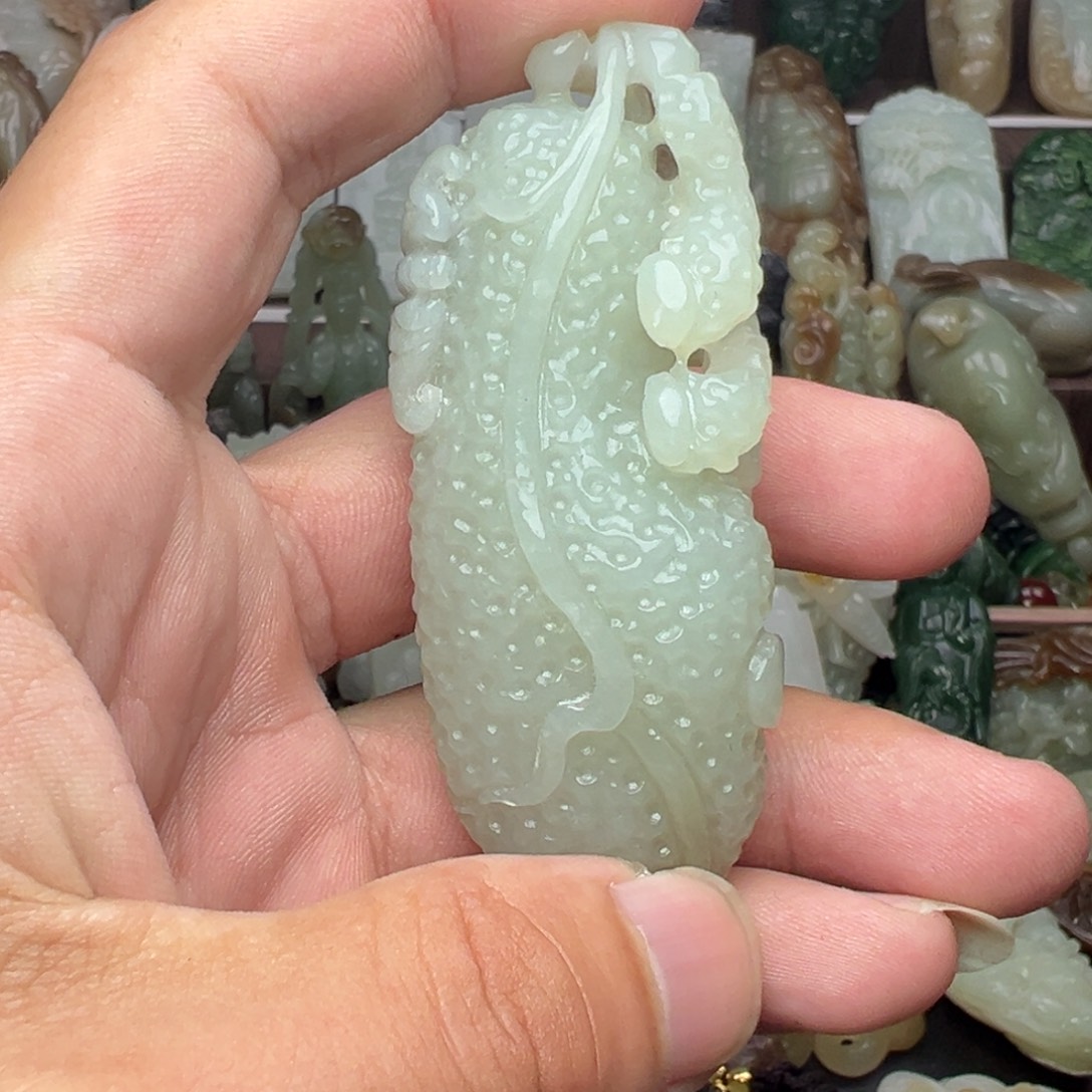 和田玉未镶嵌把件