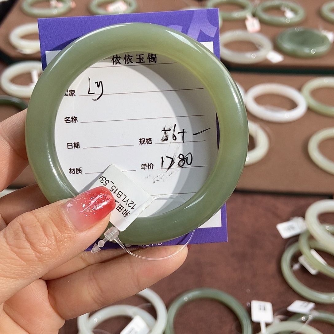 和田玉手镯未镶嵌L*?