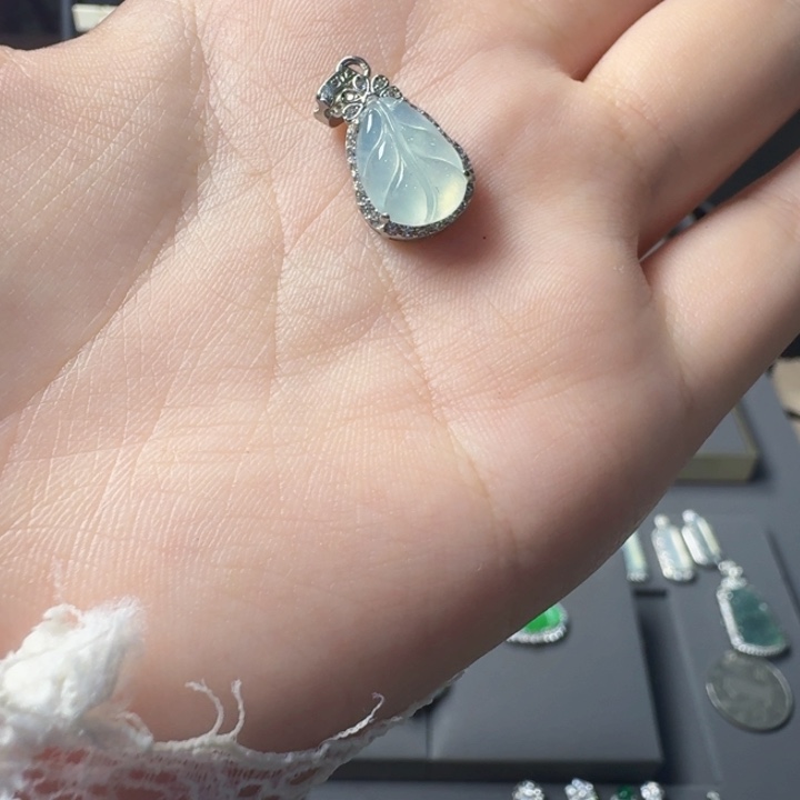 颈饰银S925镶嵌翡翠