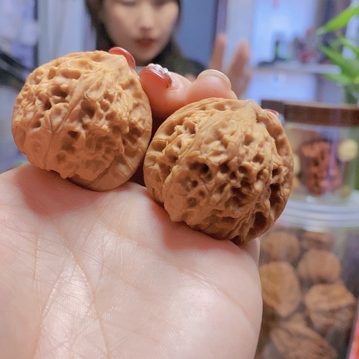 【闪购商品】文玩核桃把件42.5玉枕元宝