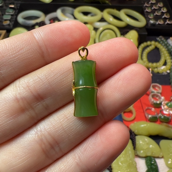 和田玉（碧玉）颈饰18K金镶嵌