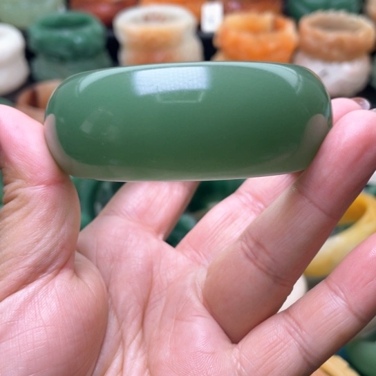 【闪购商品】石英质玉手镯未镶嵌