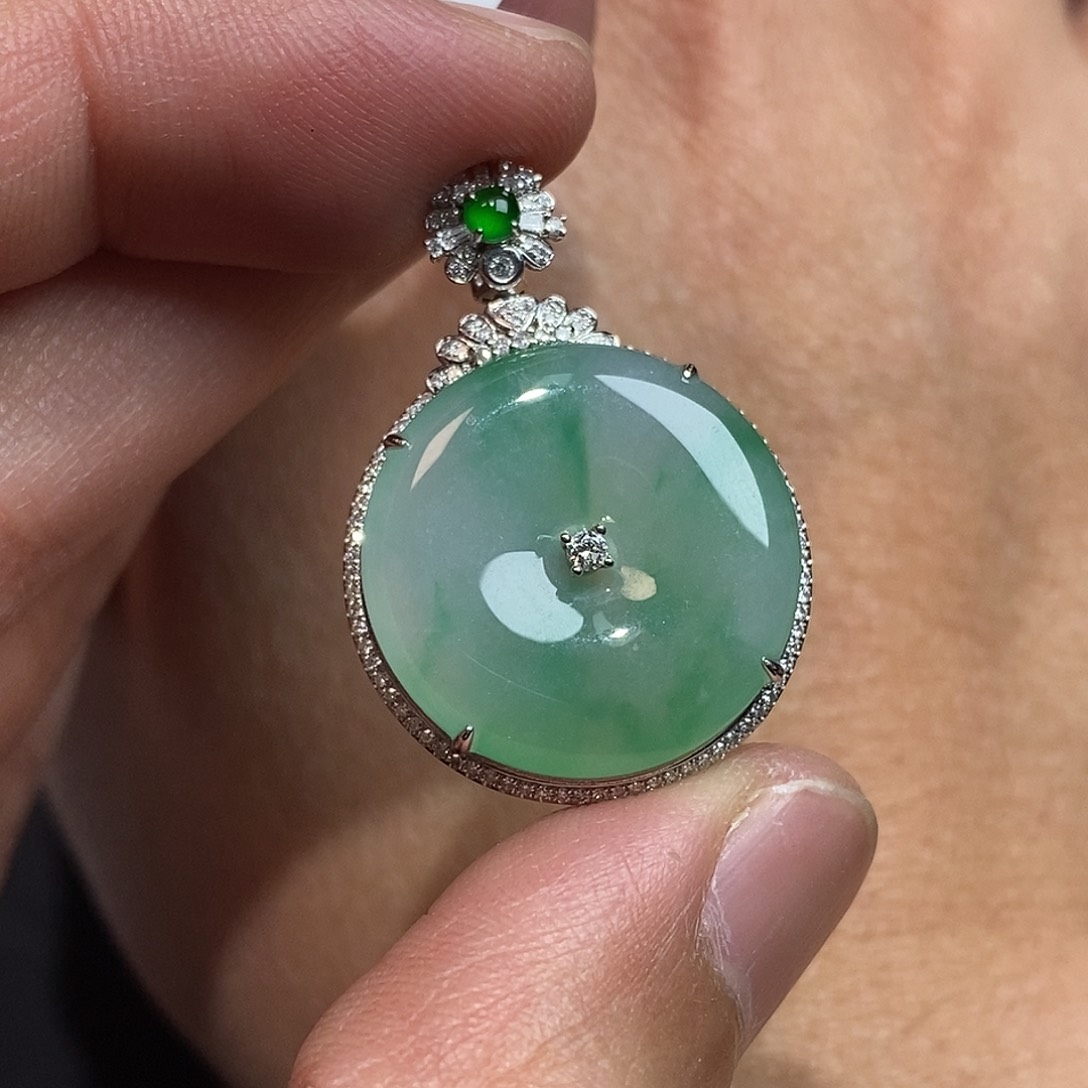 翡翠颈饰18K金镶嵌平安扣