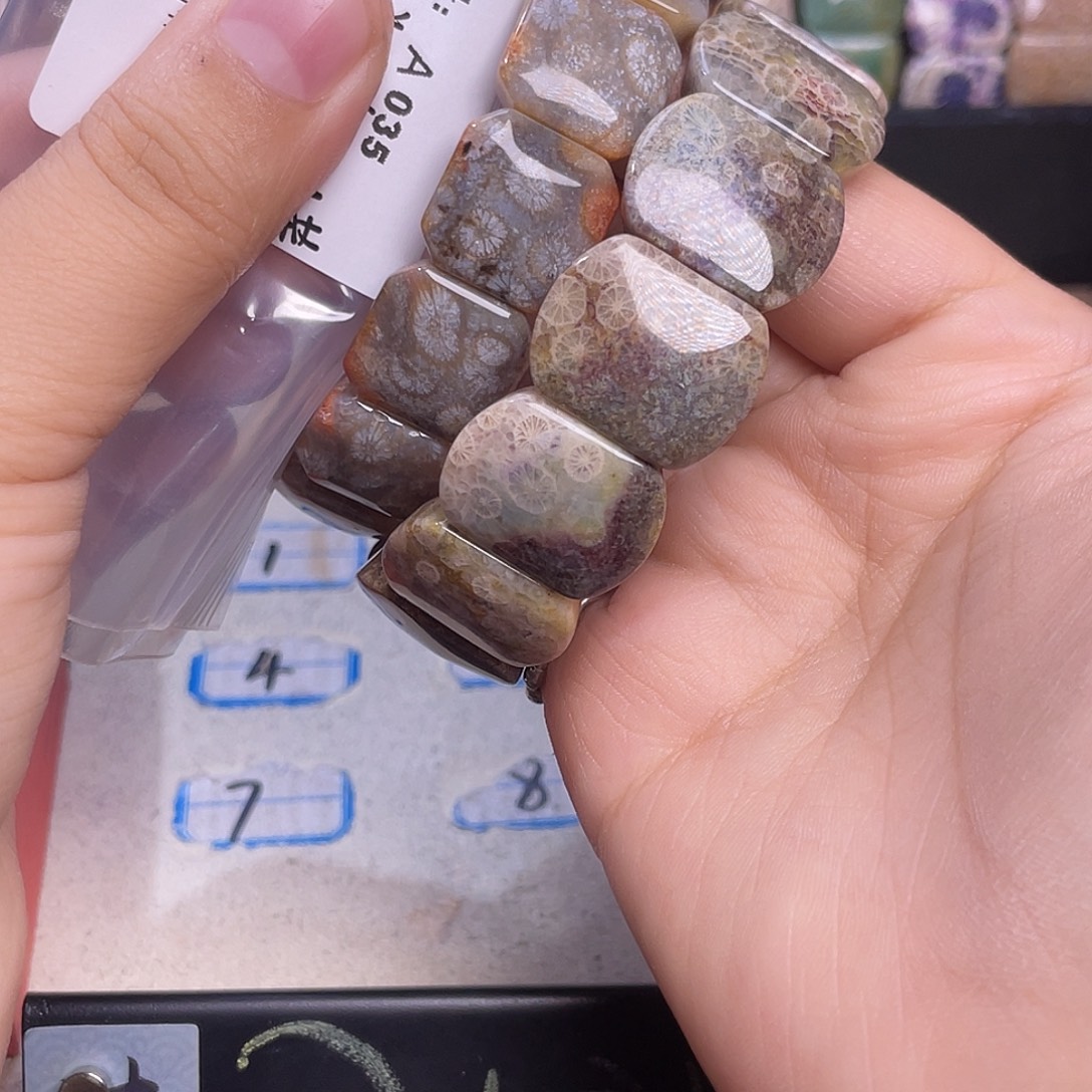 为***懂硅化玉未镶嵌圈手牌